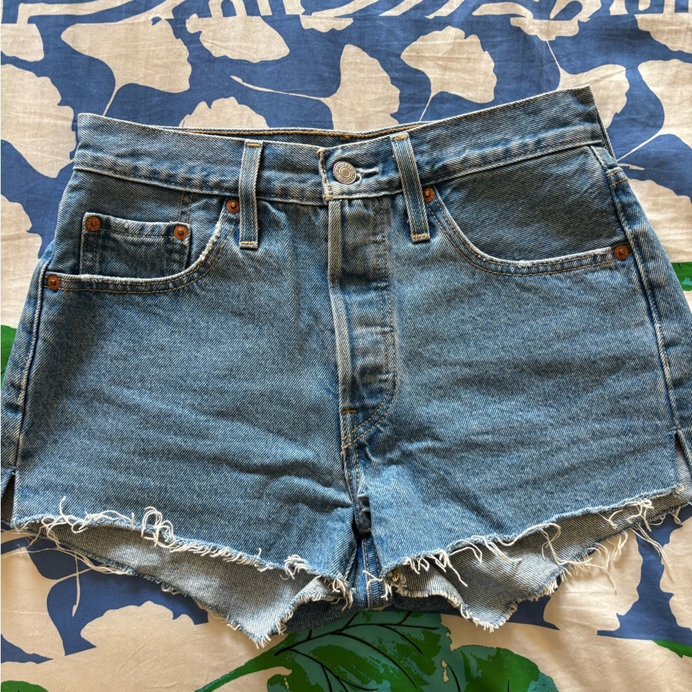Levi’s 501 high rise shorts size 25